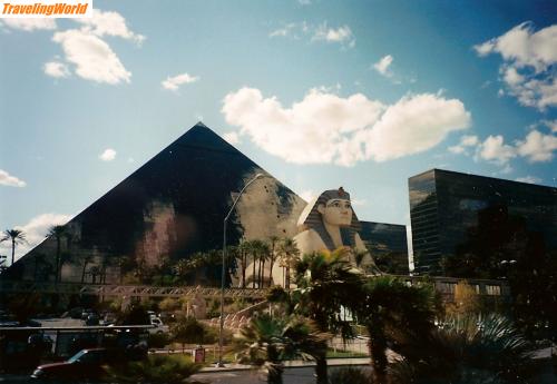 USA: usa0022-las-vegas / Pyramide und Sphinx vom Luxor Hotel