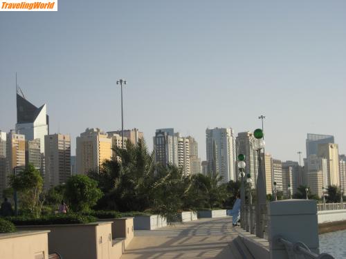 Vereinigte Arabische Emirate: IMG_0024 / Corniche mit Blick auf Skyline Abu Dhabi