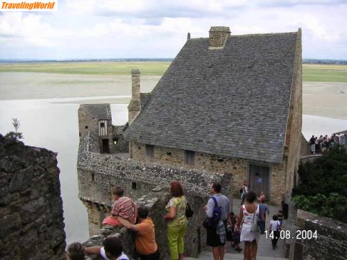 Frankreich: Urlaubsrundreise 198 / Die Leute stehen hier um die Flut kommen zu sehen