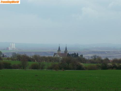 Deutschland: IMG_0292 / 15.04.2008 Blick von der DJH auf Schöningen (Hintergrund Tagebau)