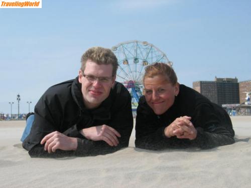 USA: 28a / Wir vor Riesenrad...... und es geht weiter. Gene ist  Photographer und wir posieren was das Zeug haelt. Wir haben ja selten von uns zusammen Fotos .