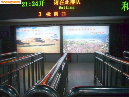 China: 09 a1 Bahnhof in Peking / 