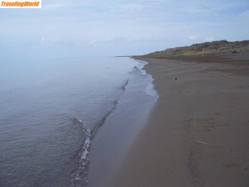 Kasachstan: IMGP0607 / Der  Balchasch-See  .Sein Osteil ist stark salzhaltig der Westteil enthält Süßwasser